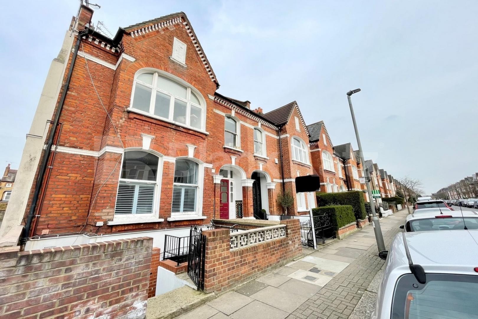 Larger than average, two bedroomed garden flat on the lower ground floor  Drakefield Road, Tooting Bec